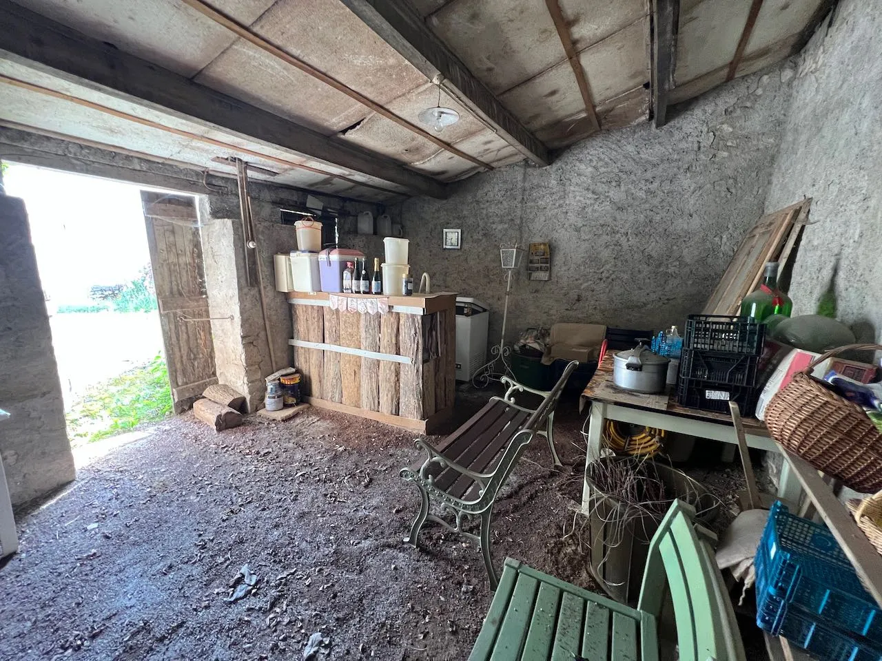 Belle maison en pierres à rénover intérieurement à Ste Hermine 