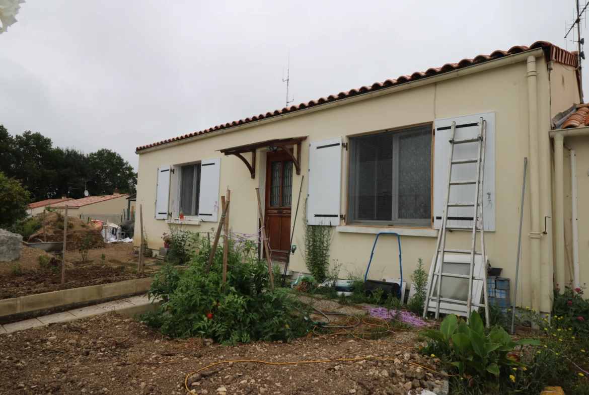 Maison Plain Pied, 2 Chambres, Garage, Jardin à Saint-Germain-de-Marencennes 