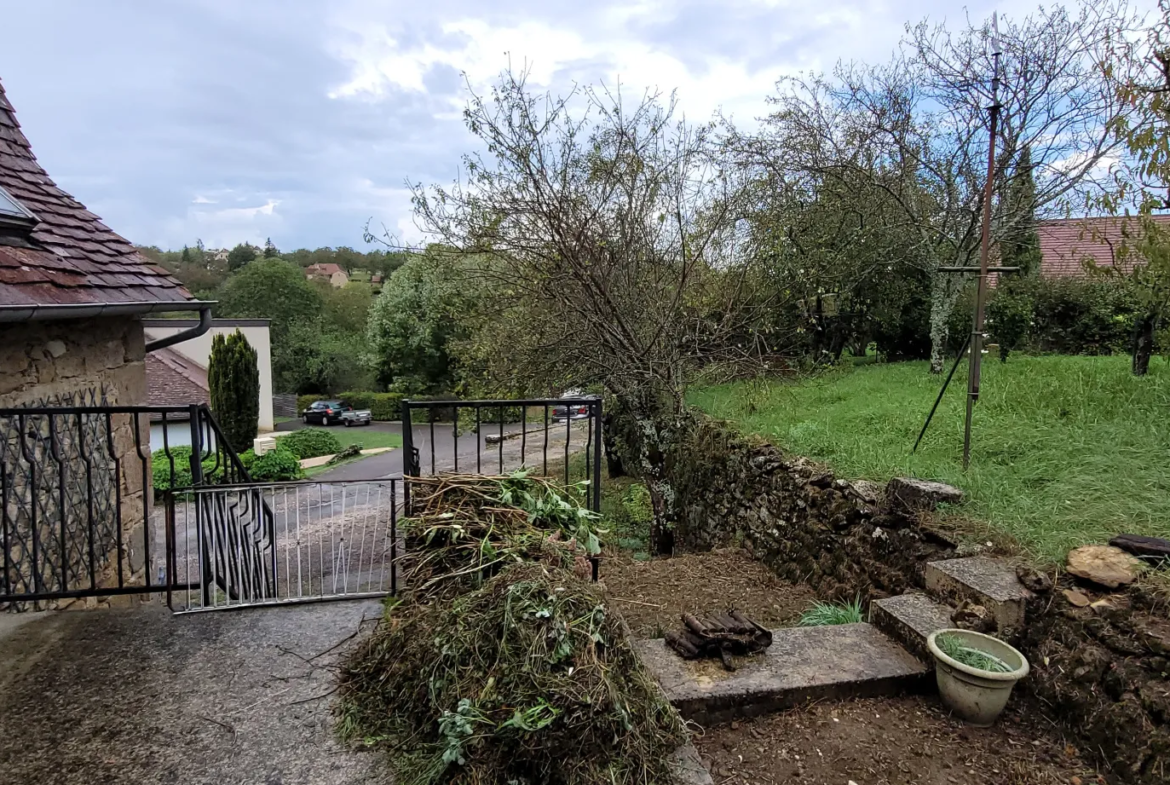 Maison de Bourg avec Terrasse et Jardin à St Jean Lespinasse 