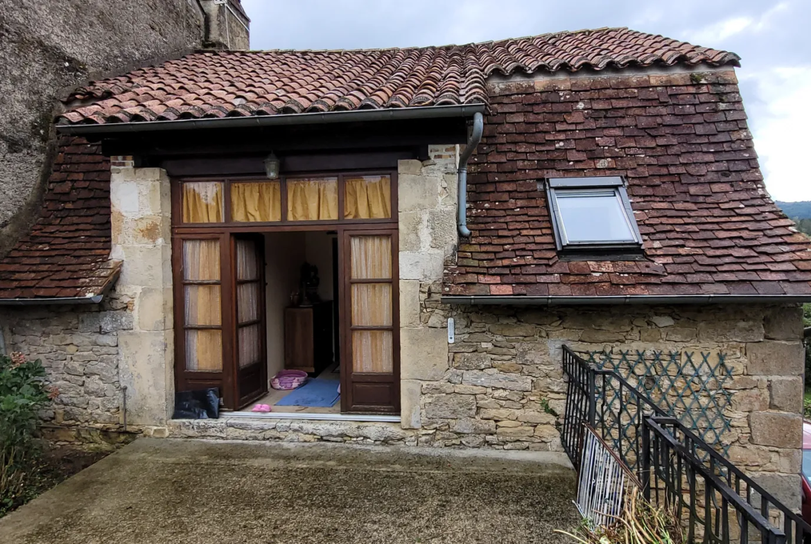 Maison de Bourg avec Terrasse et Jardin à St Jean Lespinasse 