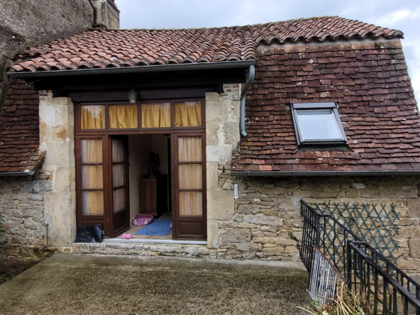 Maison de Bourg avec Terrasse et Jardin à St Jean Lespinasse