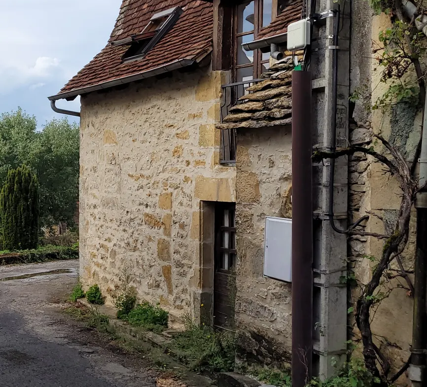 Maison de Bourg avec Terrasse et Jardin à St Jean Lespinasse 