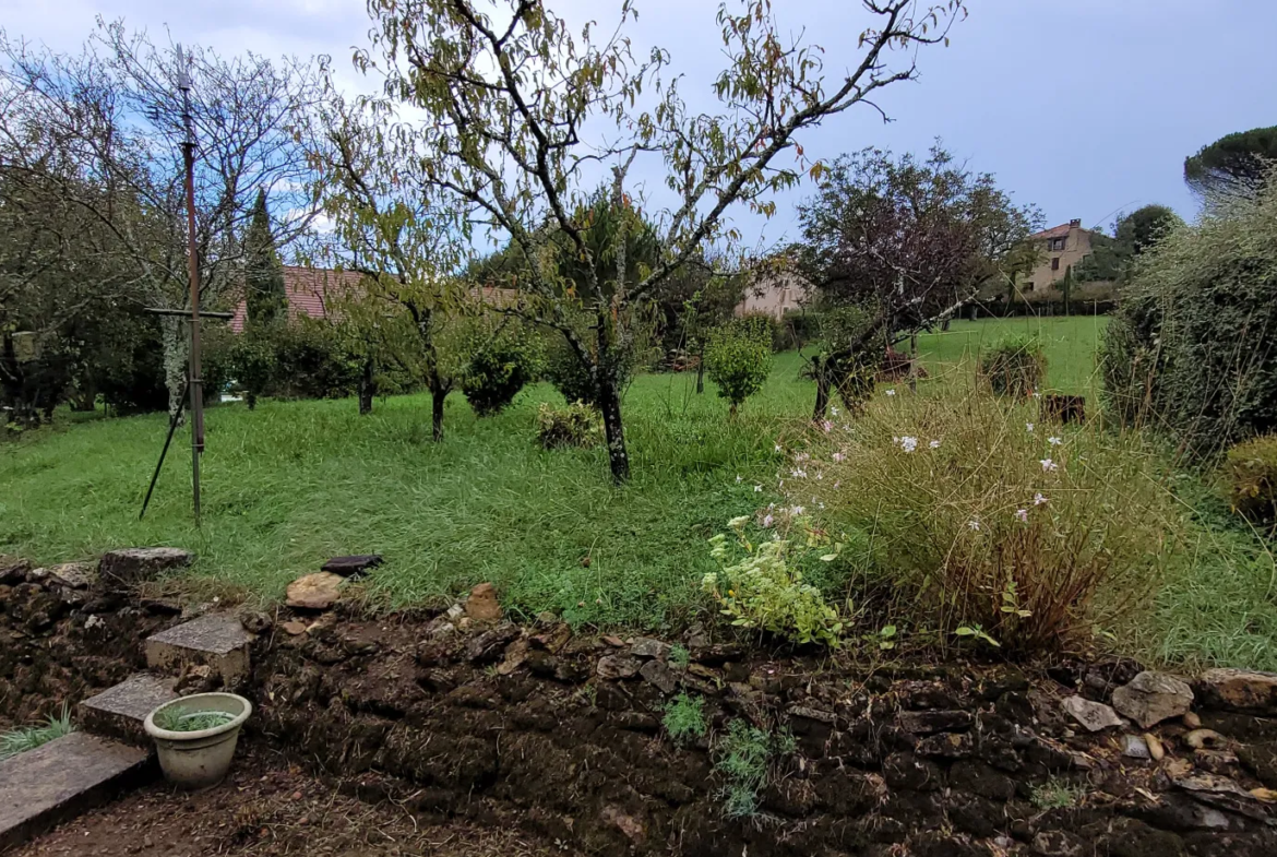 Maison de Bourg avec Terrasse et Jardin à St Jean Lespinasse 