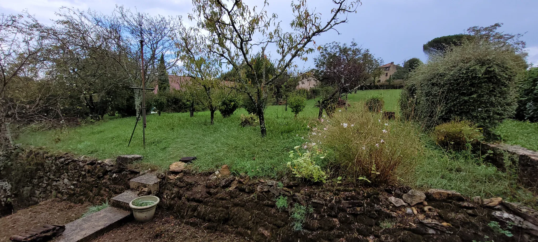 Maison de Bourg avec Terrasse et Jardin à St Jean Lespinasse 