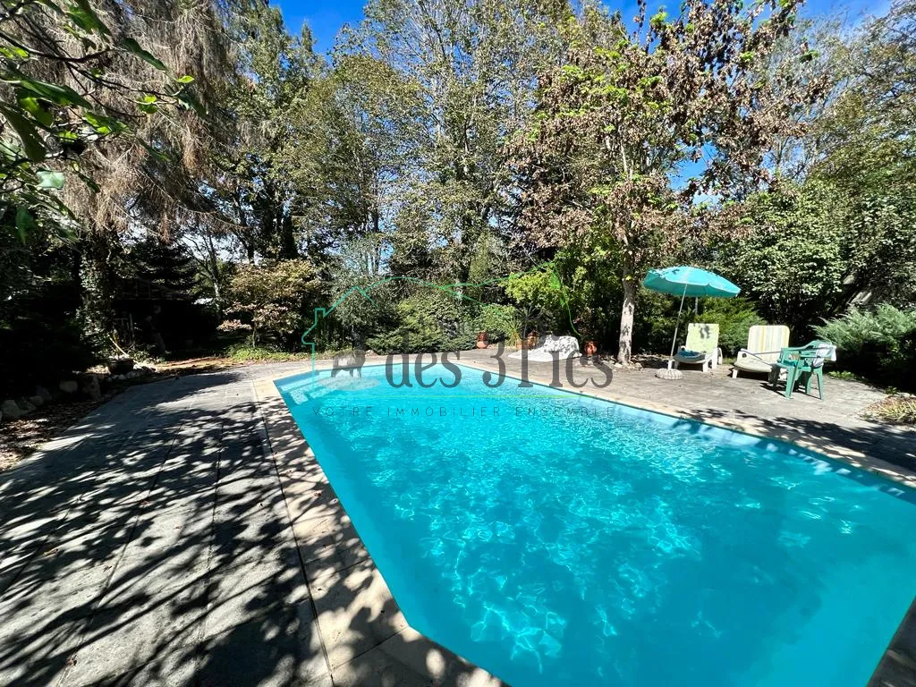 Maison familiale avec son parc arboré et piscine à Mazeres sur salat 