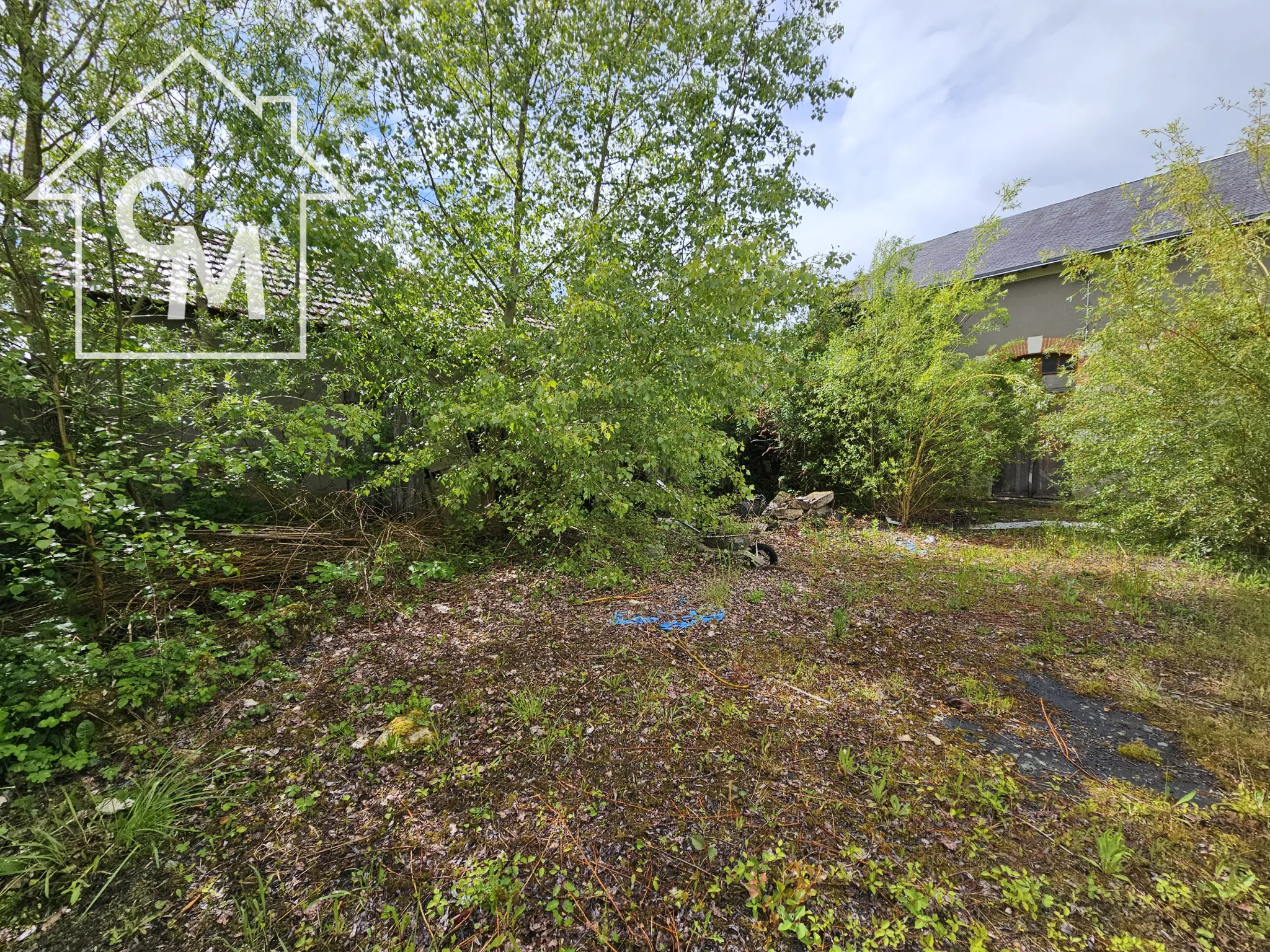 Maison 4 pièces avec dépendances et jardin clos à Ecueille 