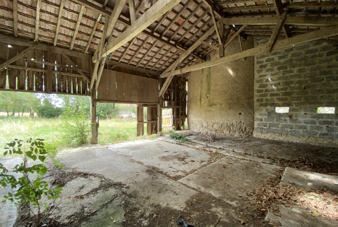 Ancien moulin à vent en pierre avec une grange attenante profitant d’une très belle vue sur Condom 