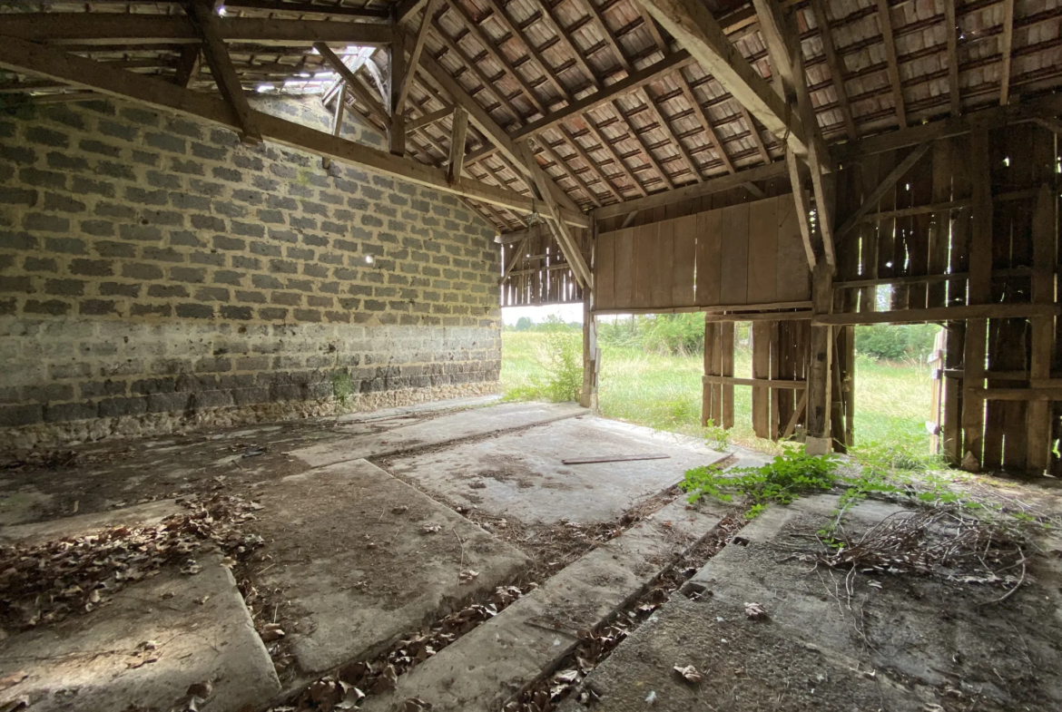 Ancien moulin à vent en pierre avec une grange attenante profitant d’une très belle vue sur Condom 