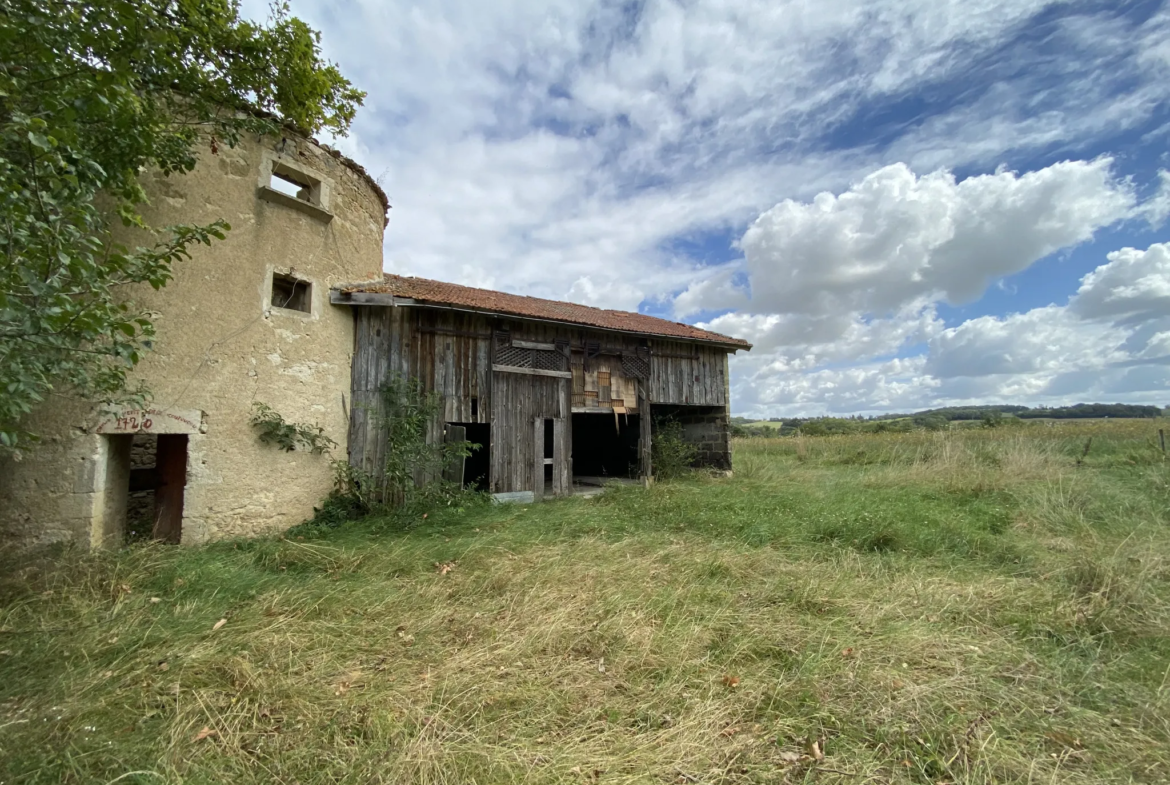 Ancien moulin à vent en pierre avec une grange attenante profitant d’une très belle vue sur Condom 