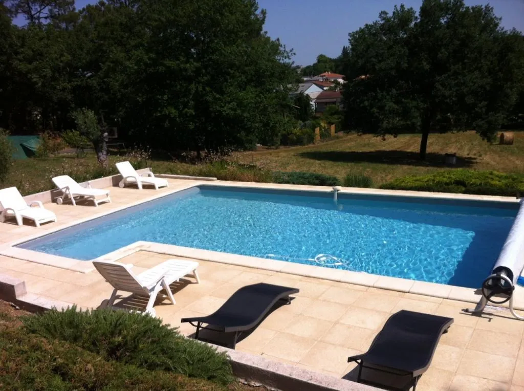 Longère Rénovée avec Piscine et Jardin 