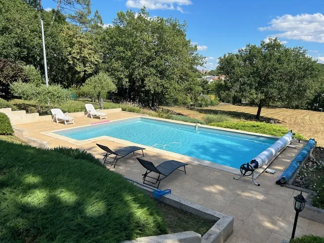 Longère Rénovée avec Piscine et Jardin 