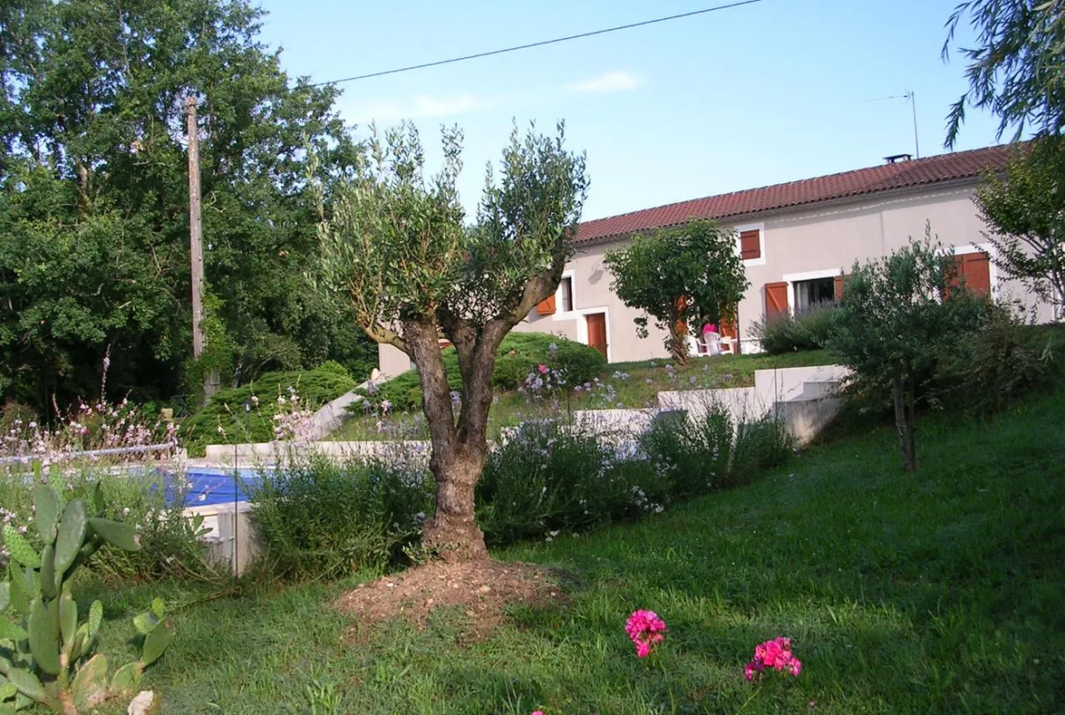 Longère Rénovée avec Piscine et Jardin 