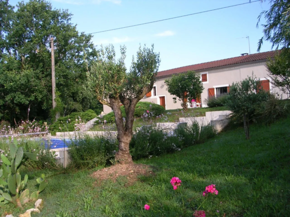 Longère Rénovée avec Piscine et Jardin