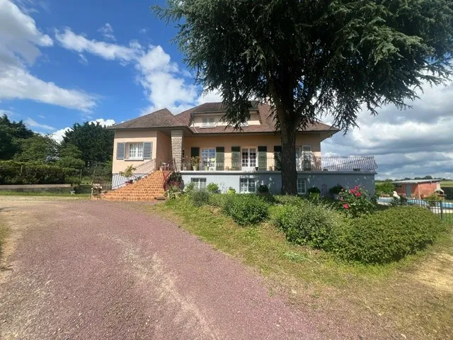 Maison de 150.11m2 avec Piscine à Courgains 