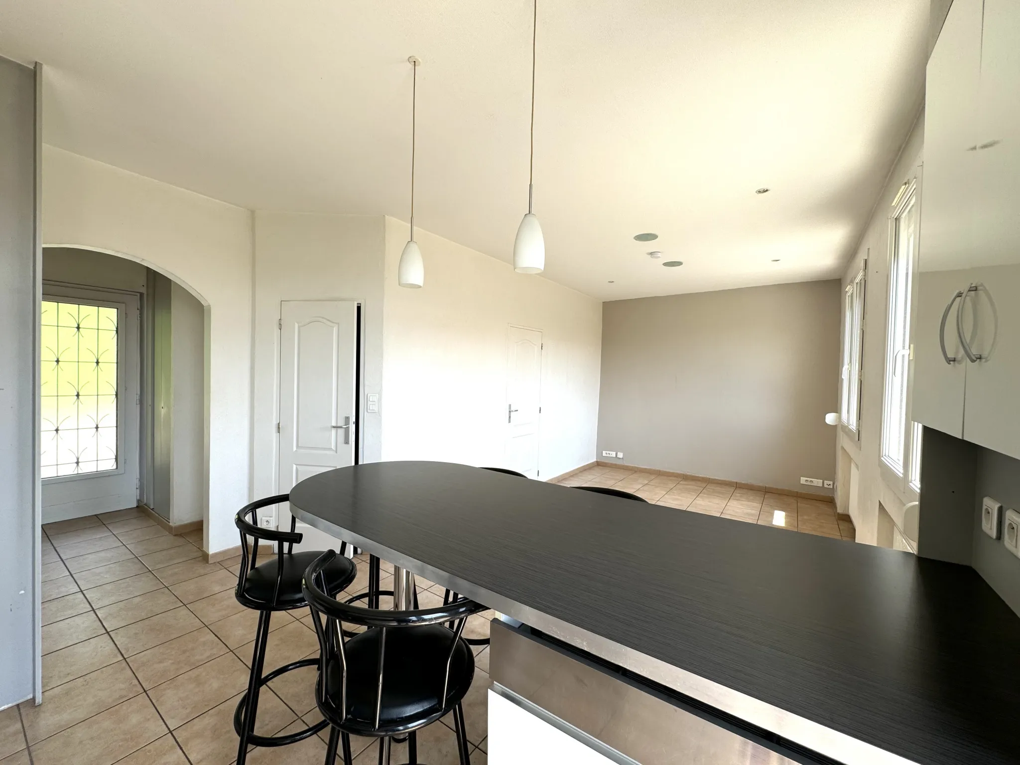 Appartement F2 avec cave et jardin privatif a Saint-Genest-Lerpt 