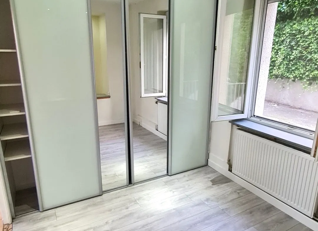 Appartement F2 avec cave et jardin privatif a Saint-Genest-Lerpt 