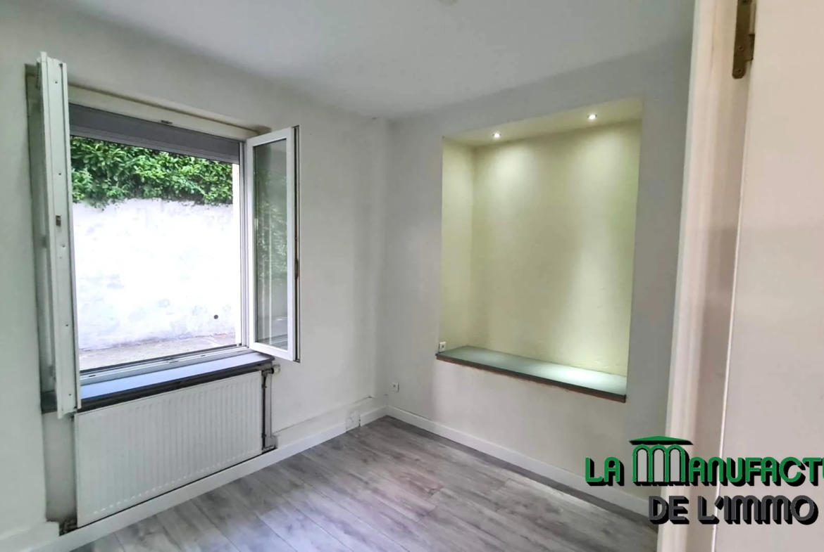 Appartement F2 avec cave et jardin privatif a Saint-Genest-Lerpt 