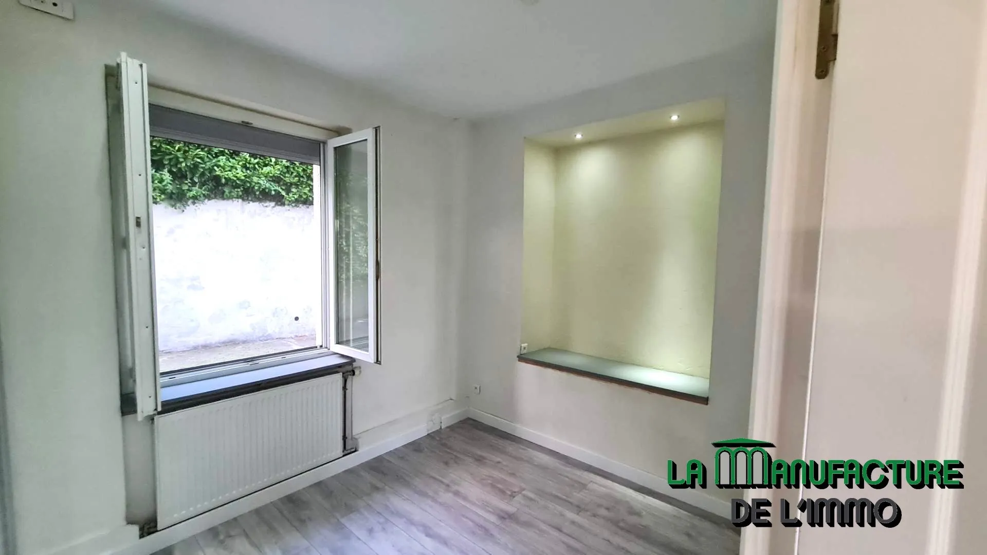 Appartement F2 avec cave et jardin privatif a Saint-Genest-Lerpt 