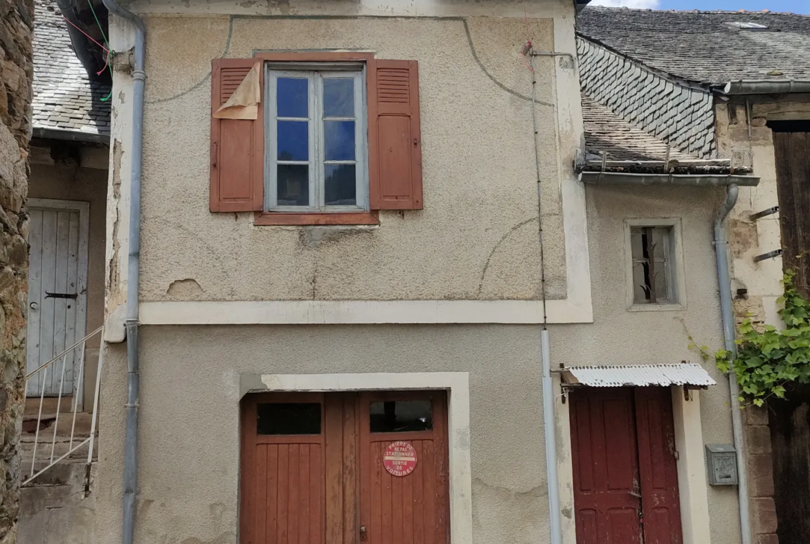 Maison à Rénover au Centre du Village de Vignols 