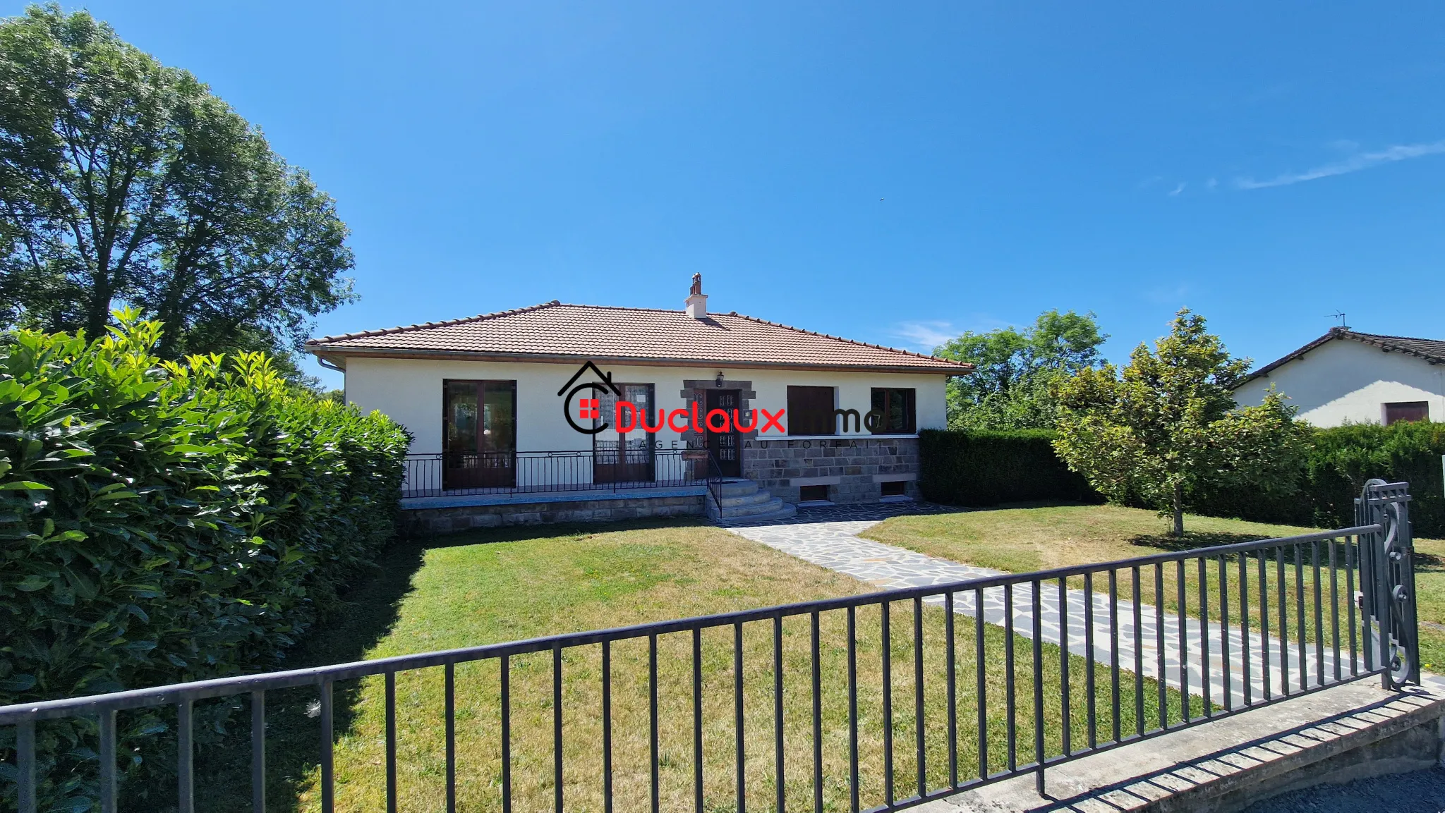 Maison individuelle à Naucelles avec terrain clos de 1001 m2 