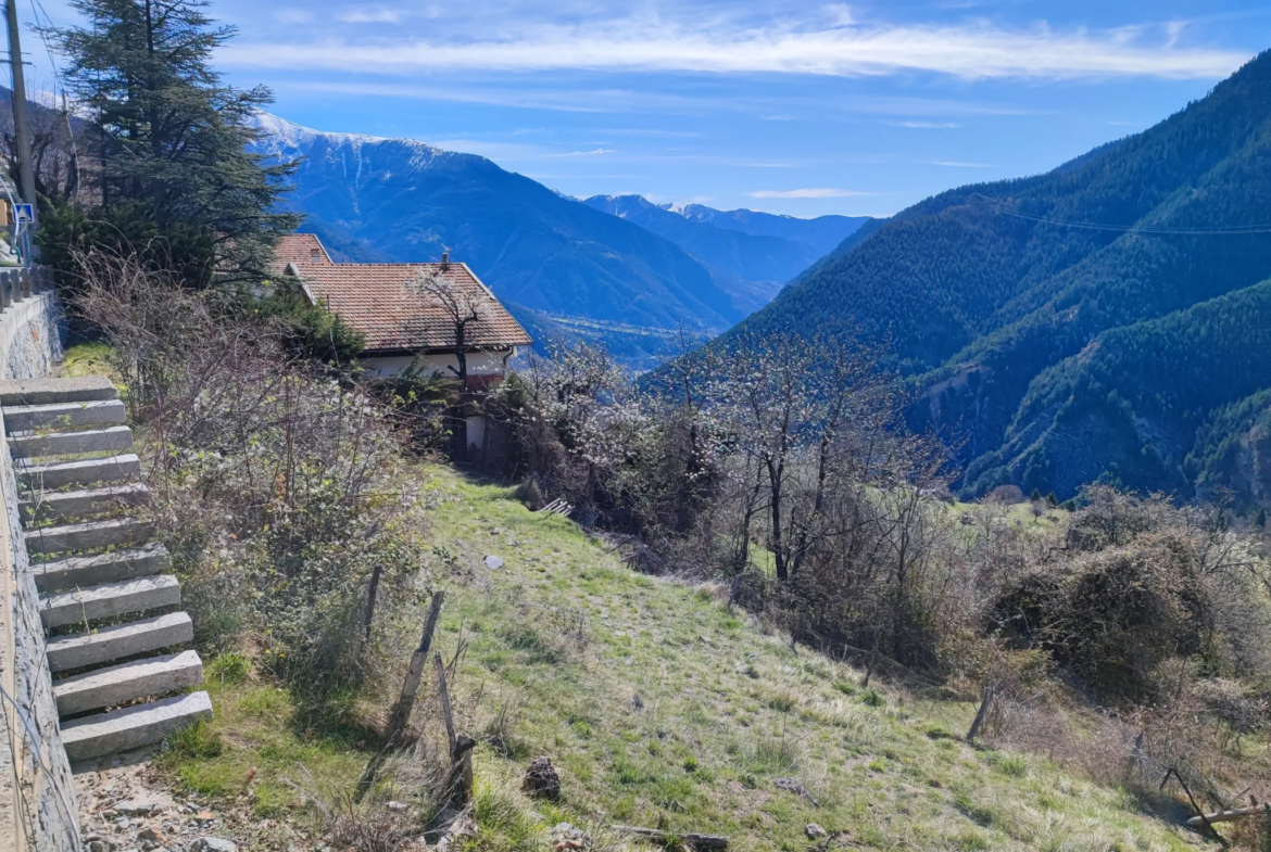 Terrain Constructible avec Vue Panoramique à Venanson 