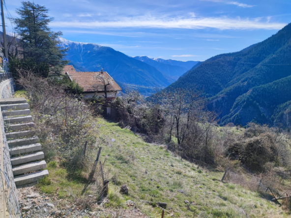 Terrain Constructible avec Vue Panoramique à Venanson