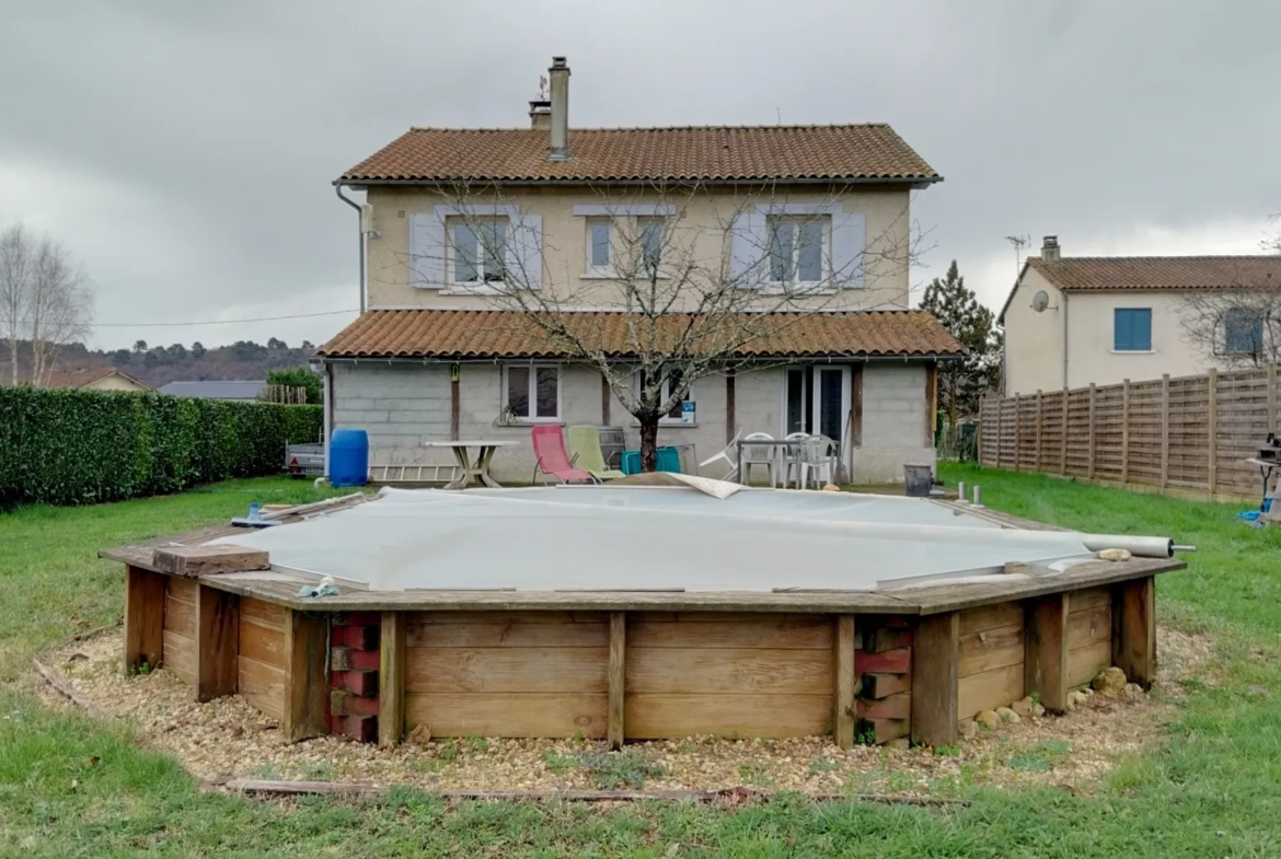 Maison à Chancelade avec Piscine et Jardin 