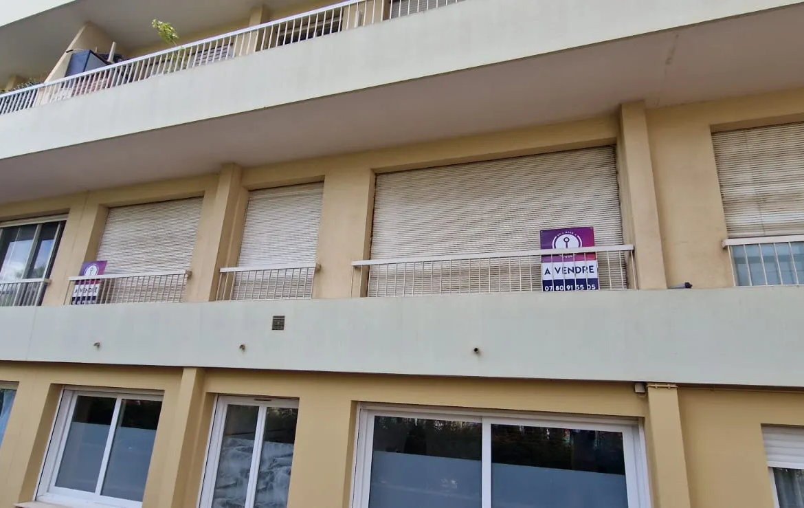 Appartement 2 pièces à Cagnes-sur-Mer avec vue dégagée sur parc 