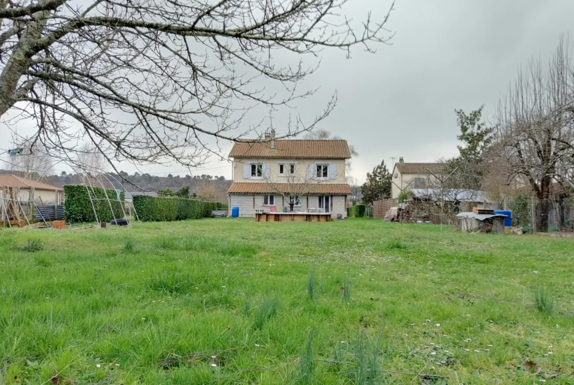 Maison à Chancelade avec Piscine et Jardin 