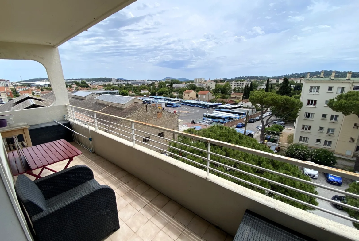 Faux T3 55m2 - Terrace, Elevator, and Parking - Toulon Est 