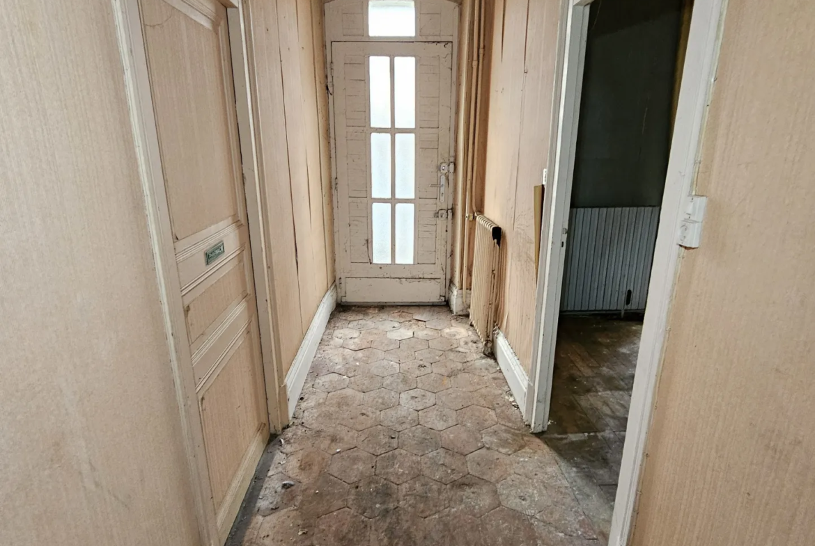 Maison 125m2 5 chambres avec partie local commercial à Culan 