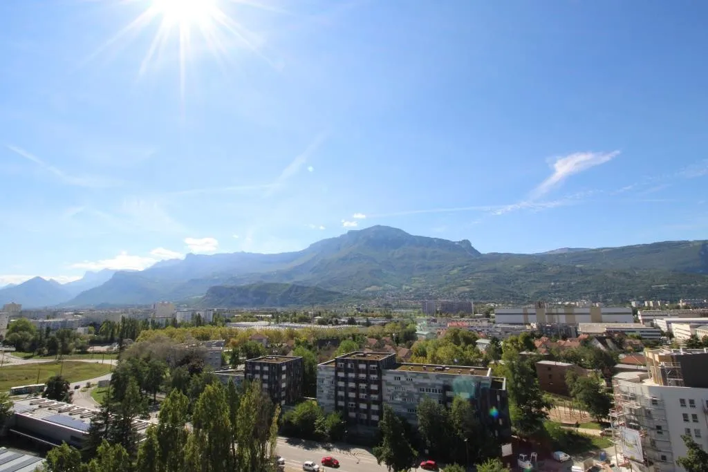 Appartement T4 à Grenoble - Vue panoramique et superficie généreuse 