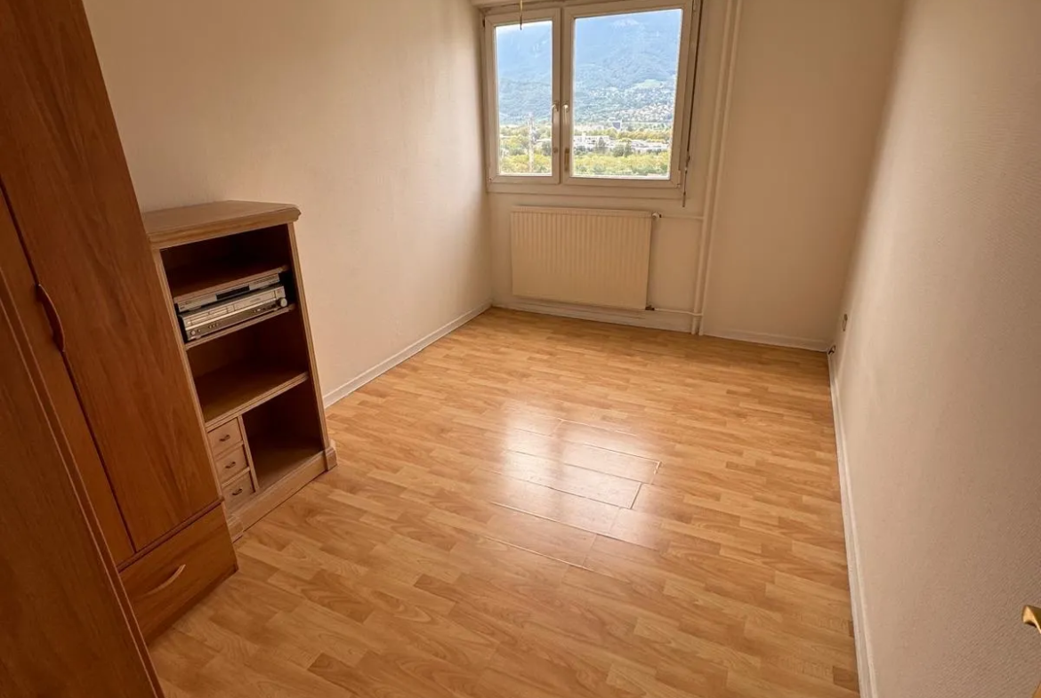 Appartement T4 à Grenoble - Vue panoramique et superficie généreuse 