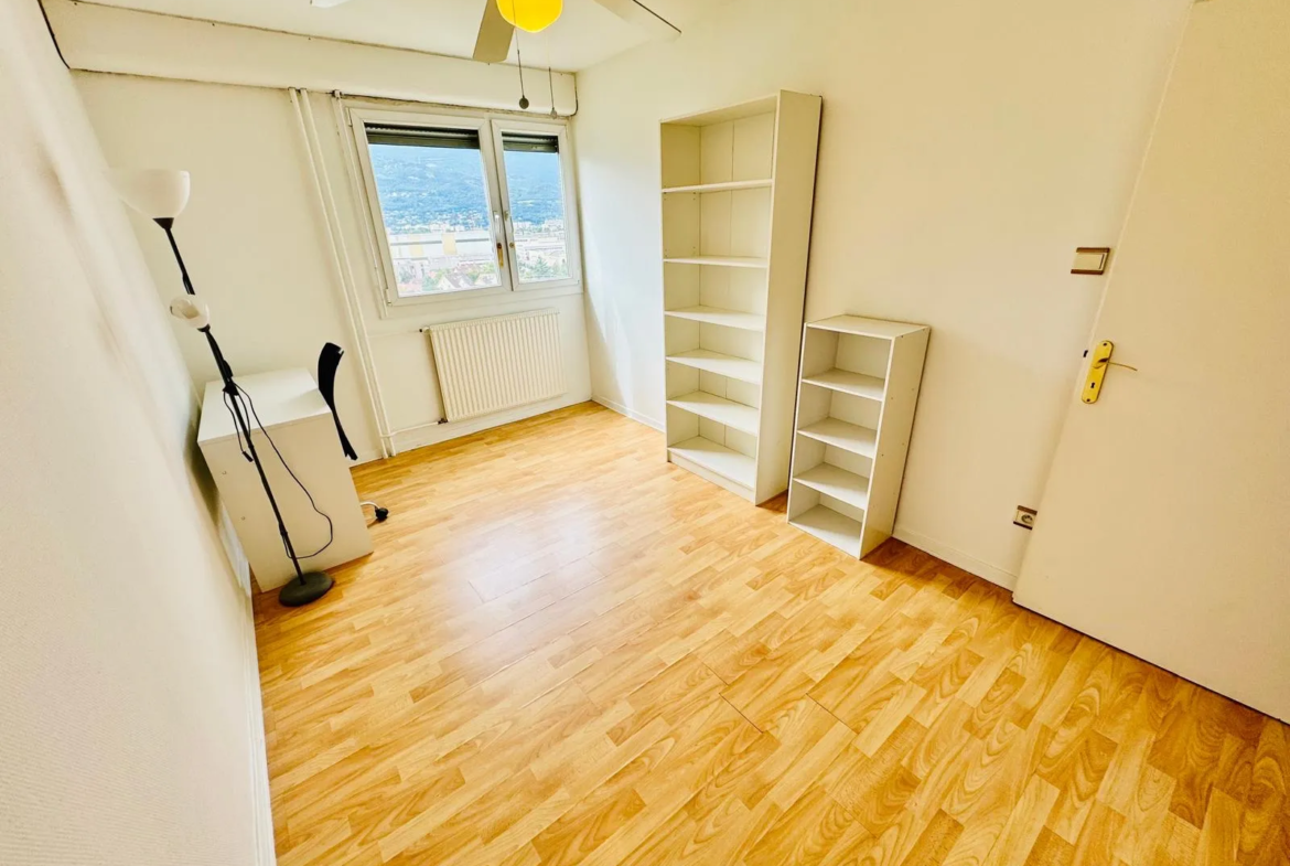 Appartement T4 à Grenoble - Vue panoramique et superficie généreuse 