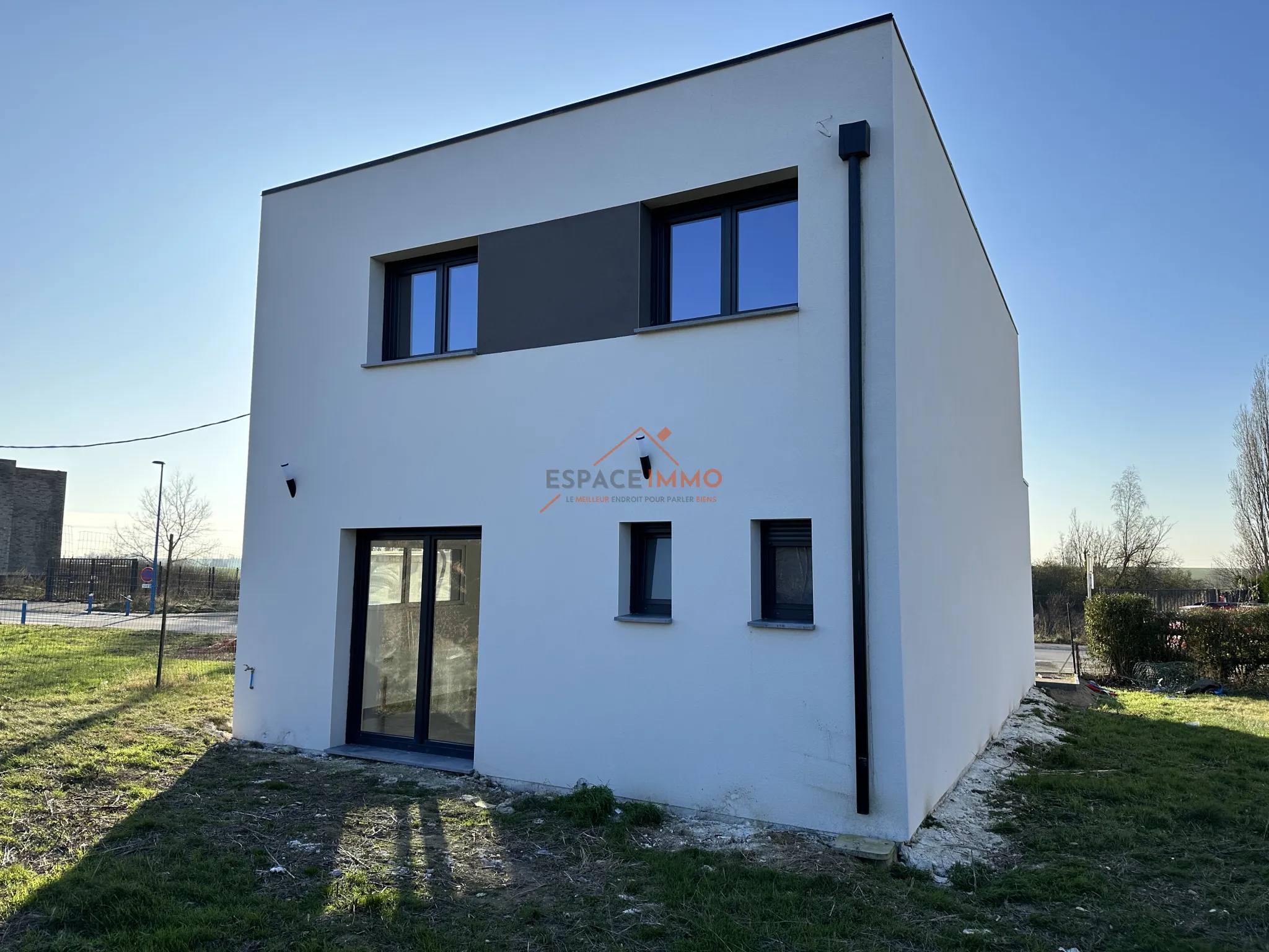 Maison cubique individuelle 3 chambres à Douchy-les-Mines 