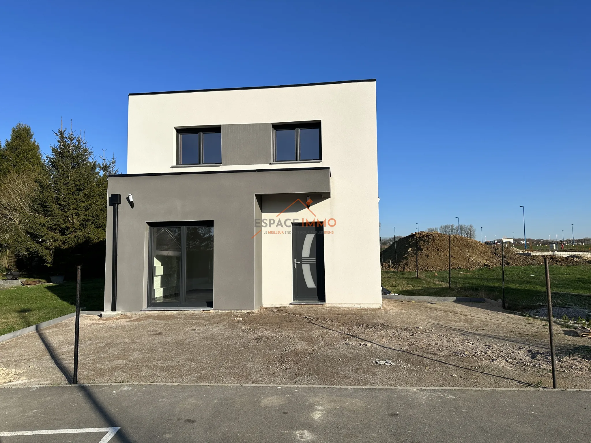 Maison cubique individuelle 3 chambres à Douchy-les-Mines 