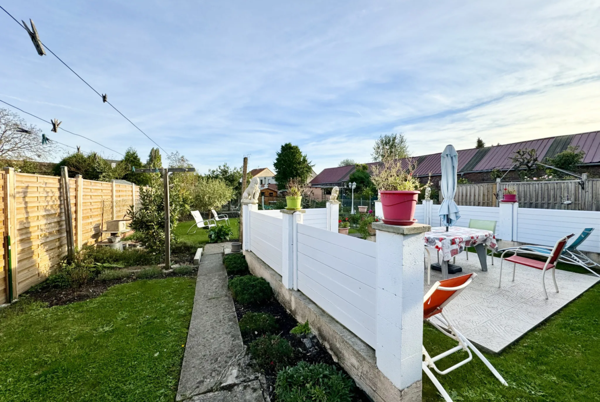 Maison lumineuse avec jardin et garage à Tourcoing 