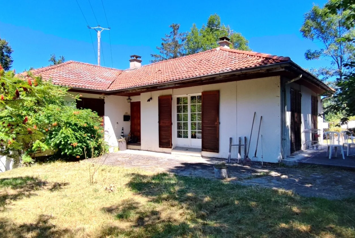 Charming 70s House with Land in Montmorin 