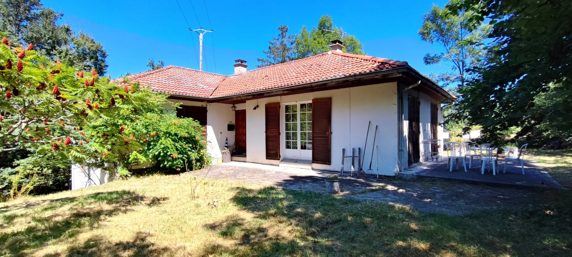 Charming 70s House with Land in Montmorin 