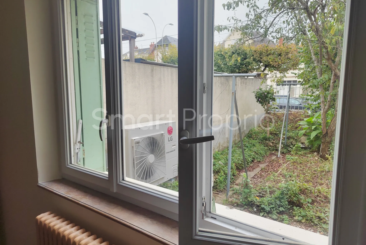 Belle Maison de 90 m2 avec Cour Arborée et Terrasse à Chateauroux 