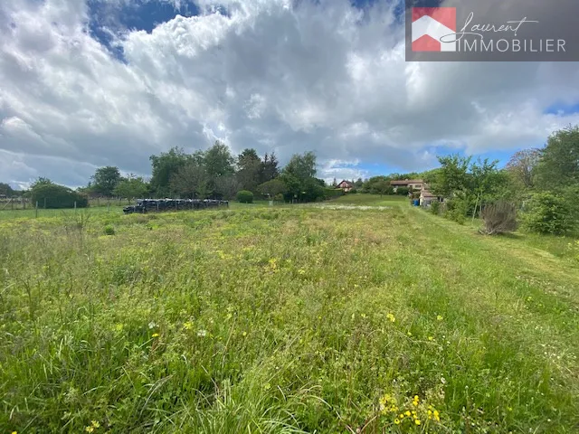 Terrain constructible à Vers 2515m2 - 56 000 € 