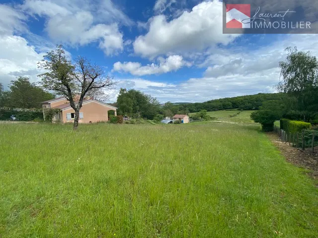 Terrain constructible à Vers 2515m2 - 56 000 € 