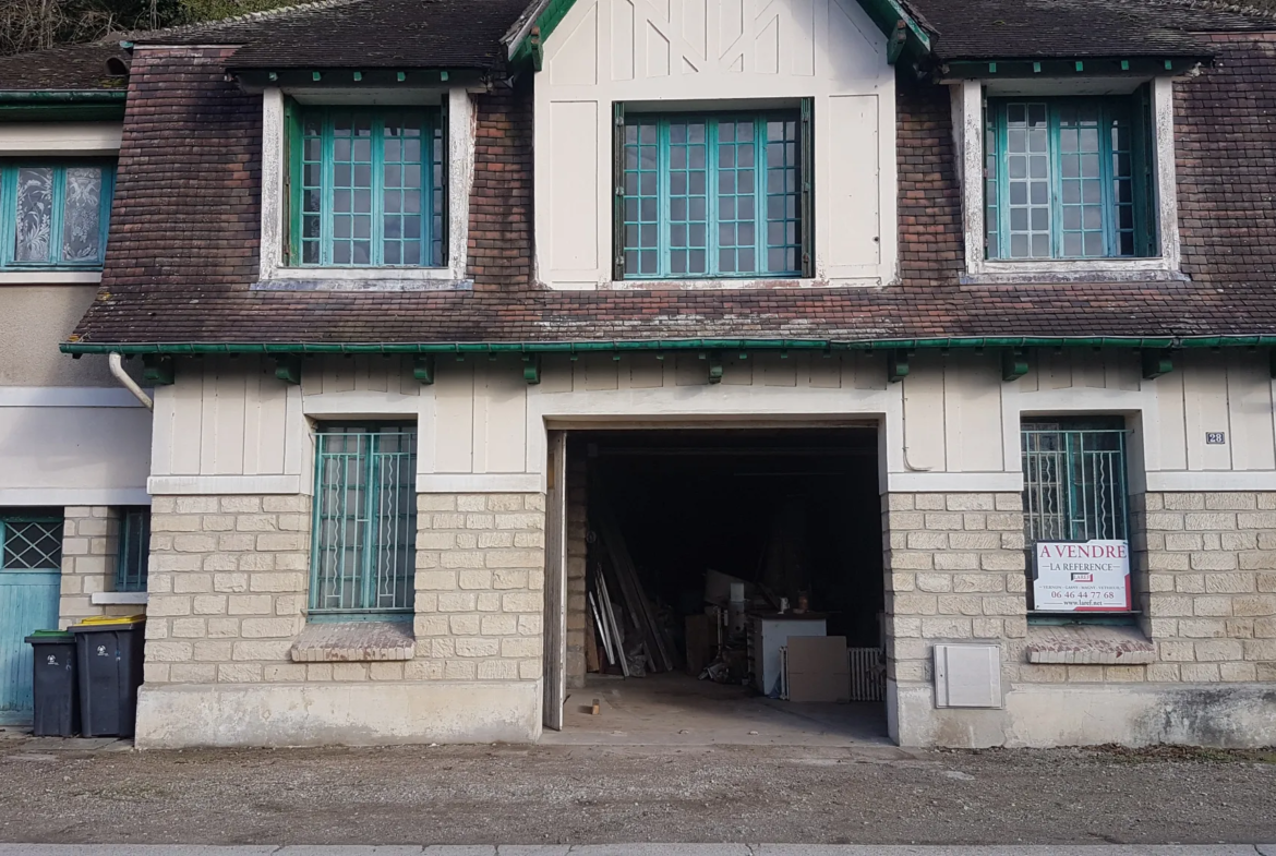 Maison atypique F3 à rénover avec garage à Vetheuil 