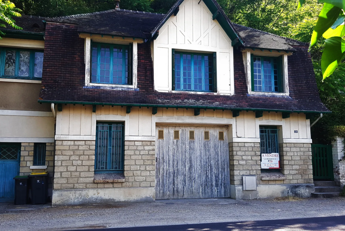 Maison atypique F3 à rénover avec garage à Vetheuil 