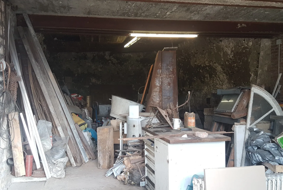 Maison atypique F3 à rénover avec garage à Vetheuil 