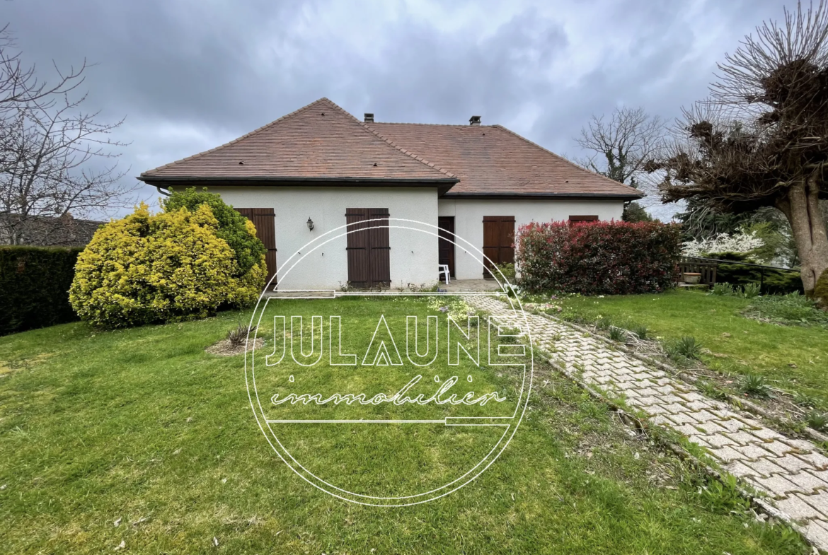 Maison à rénover La Meyze : 3 chambres, grand salon, terrain de 845m2 