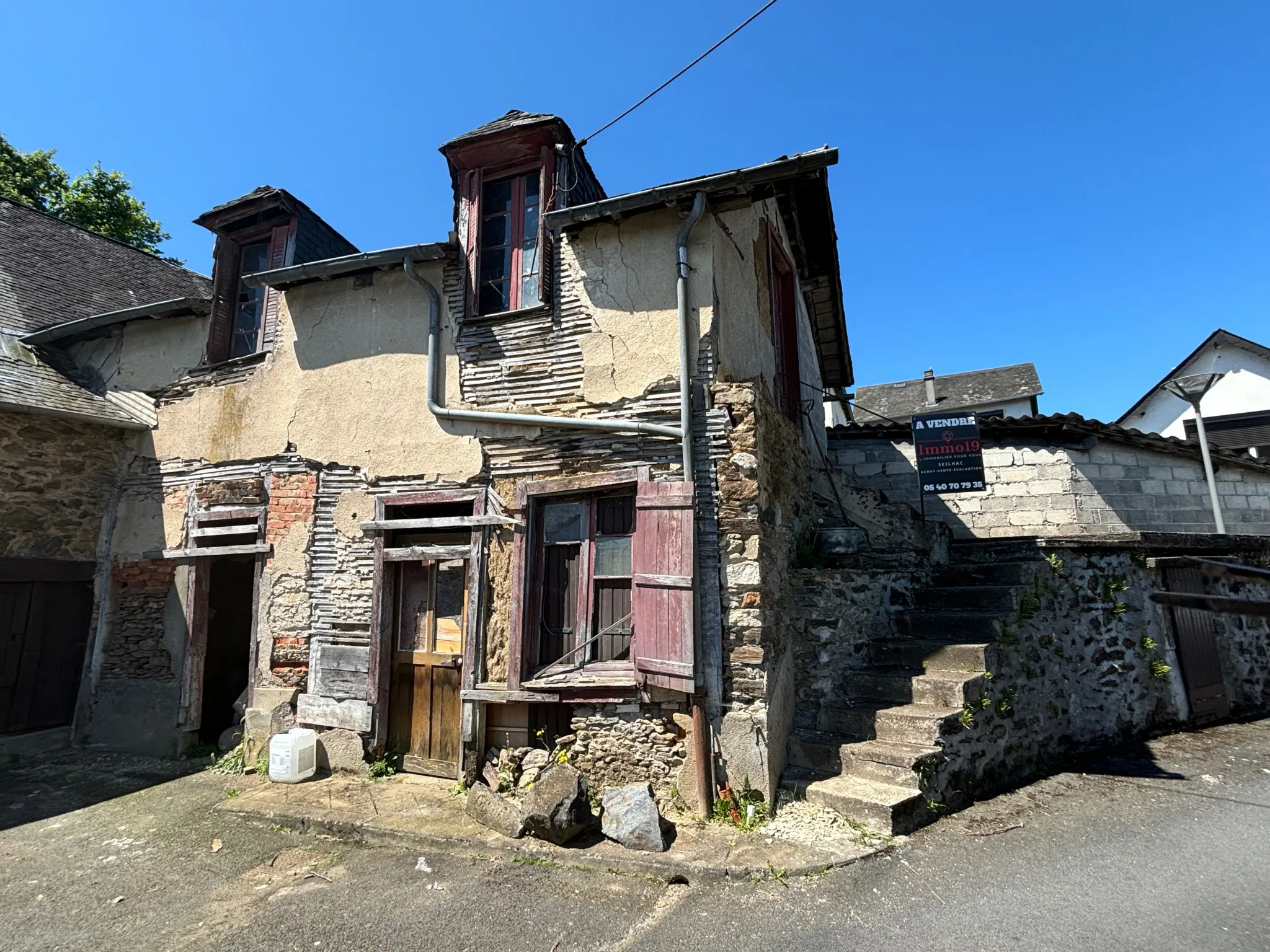 Charmante maison à rénover à Lagraulière 