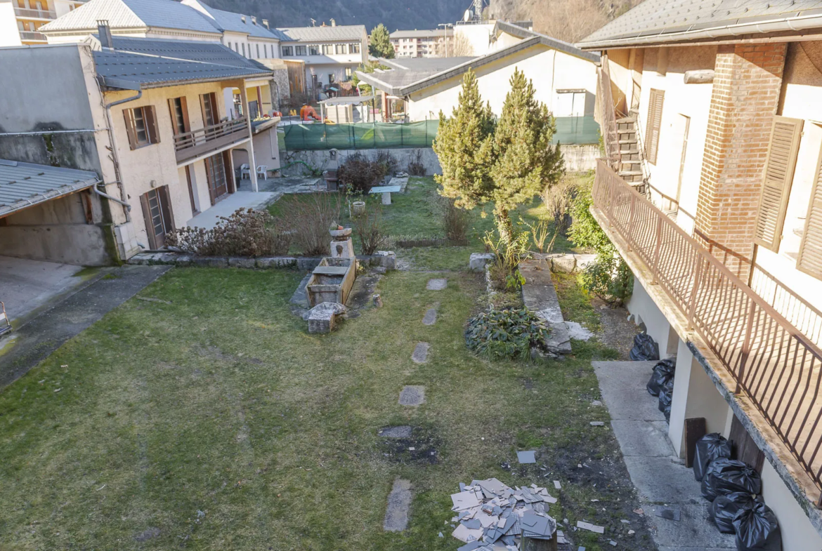 Bâtiment à rénover à Moutiers - Idéal pour les passionnés de ski 