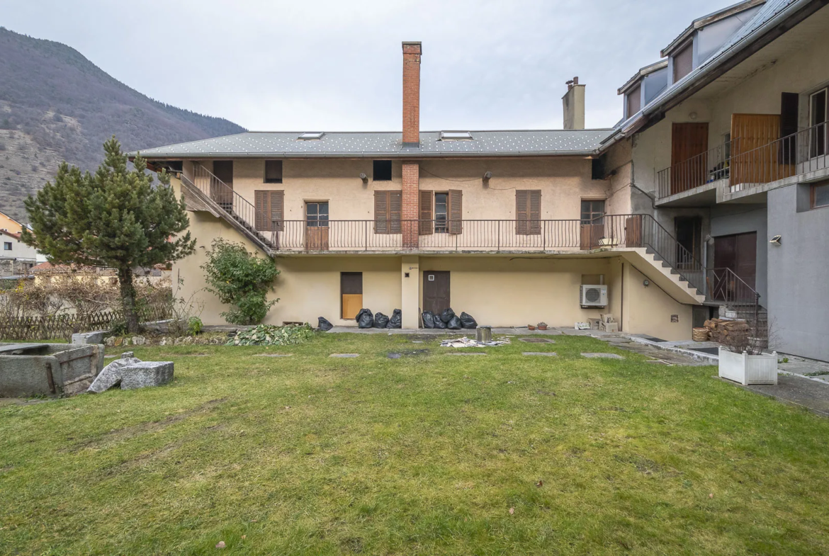 Bâtiment à rénover à Moutiers - Idéal pour les passionnés de ski 