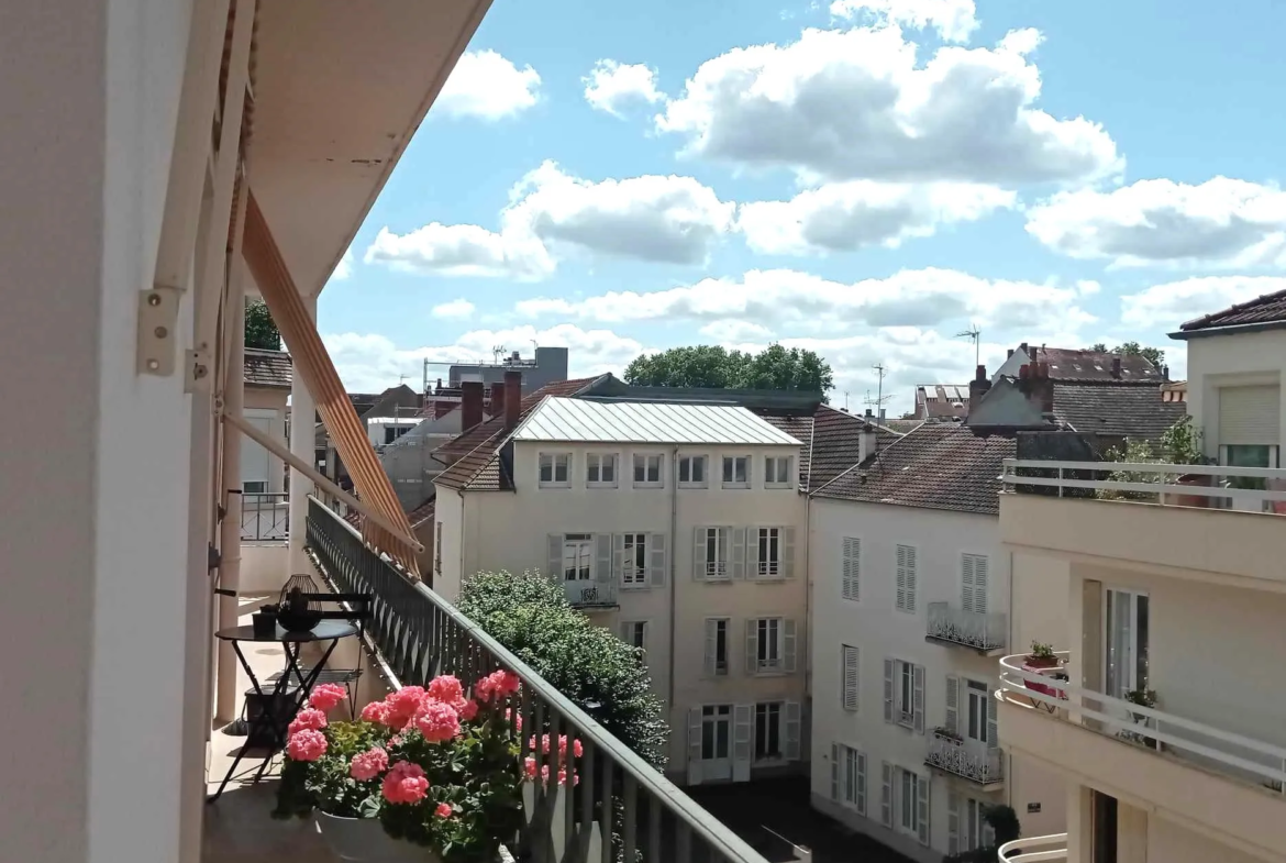 Appartement à Vichy avec balcon - 2 chambres - Cave et garage inclus 